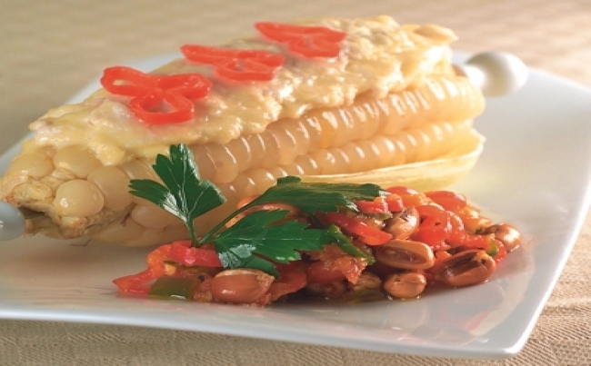 Choclo a la parrilla relleno de queso